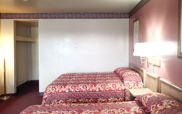 OYO Hotel Kings at Clovis