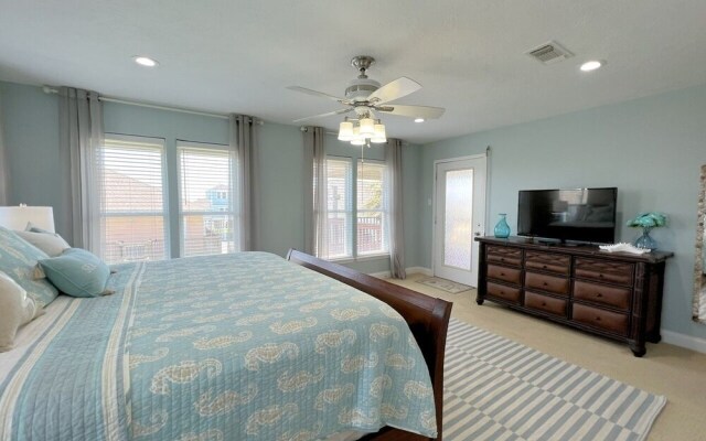 Sea-renity 3 Bedroom Home by Redawning