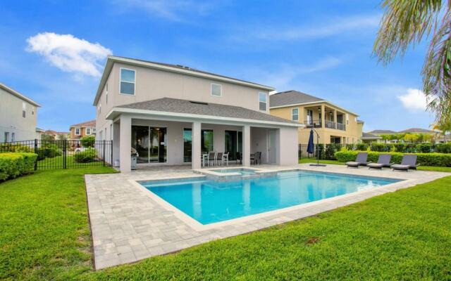 Stylish Family Home Sleeps 22 Enc101