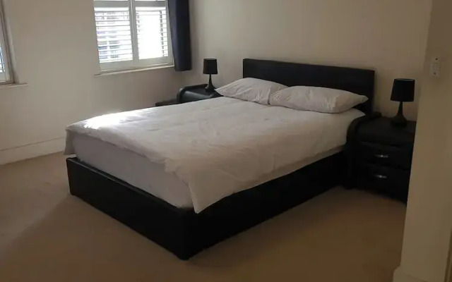 1br&sofabed-sleeps4-parking-central