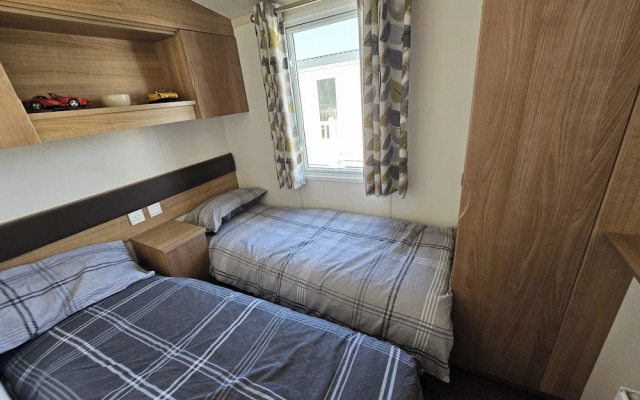 Angie 2 Bed Rhyl Robinhood