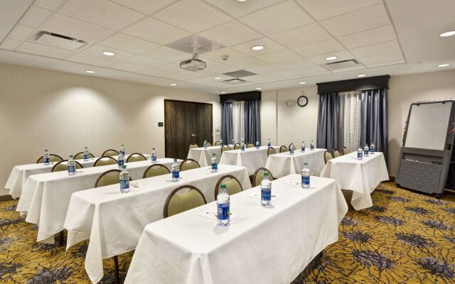 Hampton Inn & Suites Detroit/Warren