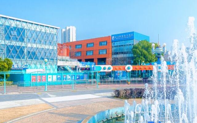 Ocean Style Holiday Hotel (Wuhan Polar Ocean World)