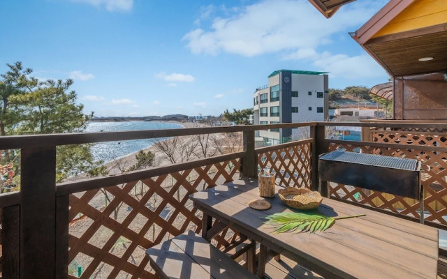 Yeongheungdo Rainbow Ocean View Pension