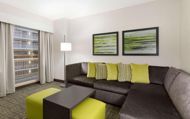 Embassy Suites by Hilton Newark Wilmington South