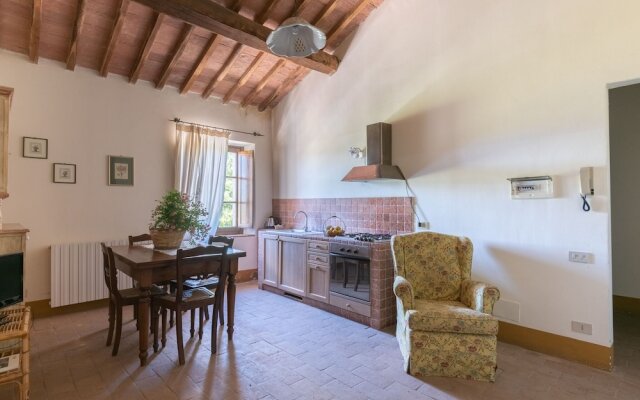 Traditional Apartment in Rapolano Terme with Swimming Pool