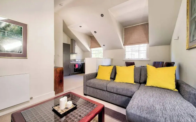 JOIVY Quiet Mews Apartment in New Town