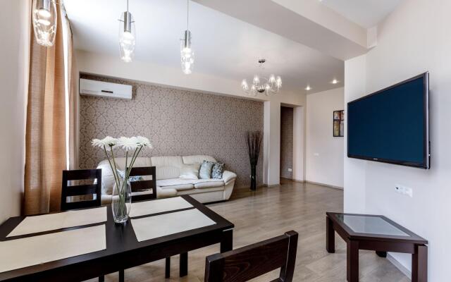 Аврора на улице 50 Лет Октября 15