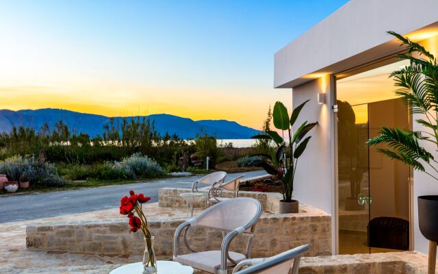 Pinelopi Beach Suites