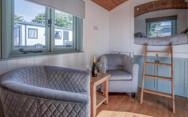 Willow - 1 Bedroom Shepherd's Hut - Amroth