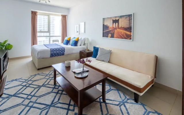 Stylish Studio Apartment in JLT With Lake Views!