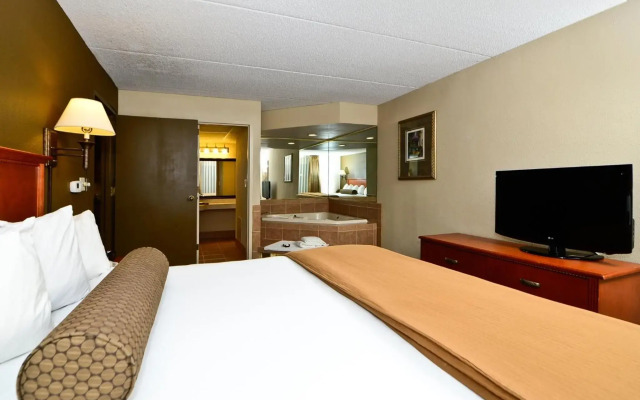 Ramada Hotel & Conference Center by Wyndham Plymouth