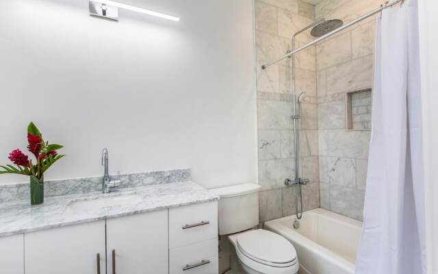 Kauai Tradewinds 4 Bedroom Home by RedAwning