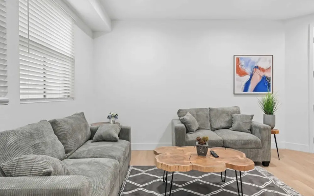 Not Affected by the Fire/modern 5BR Home With Parking, Near LA Attractions #4