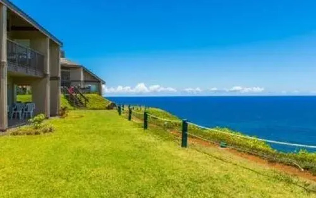 Pali Ke Kua 127 by RedAwning