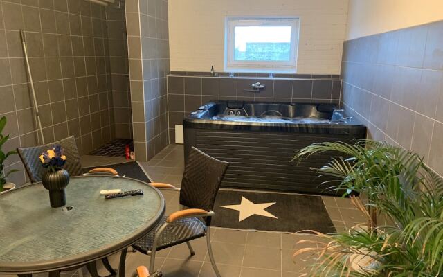 Alingsgård B&B - Spabad, bastu, gym, behandlingar & padelbana