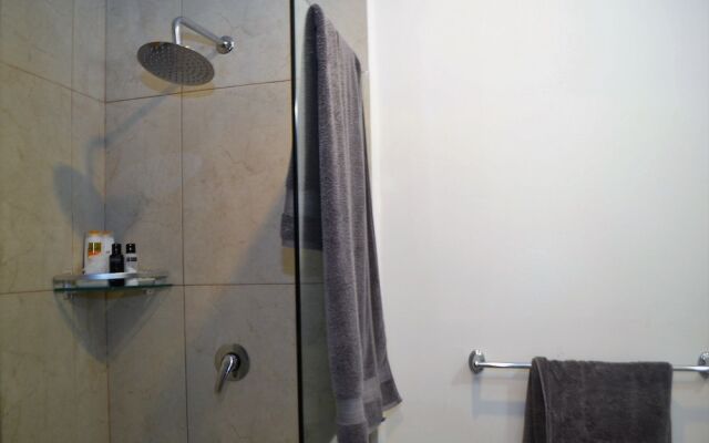 Condo Niza 266 by MDR