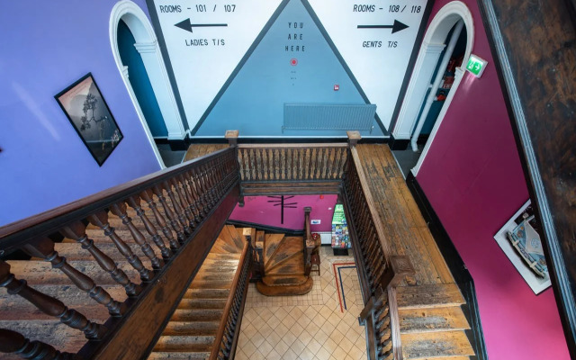Kinlay House Hostel