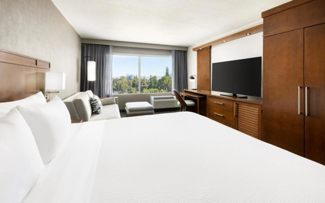 Courtyard by Marriott Los Angeles Woodland Hills