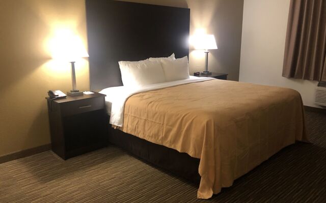 Econo Lodge Inn & Suites