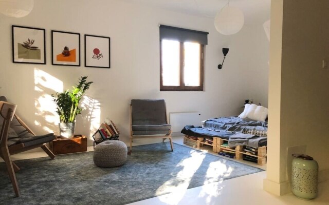 Cosy Wooden Cabin and Bell Tent in Leafy Budapest