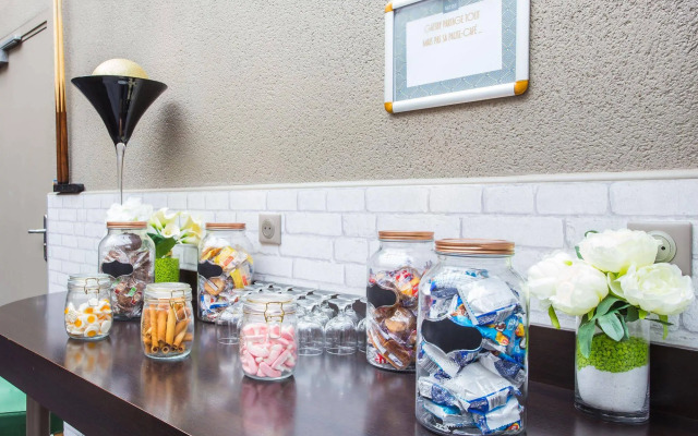 Gatsby Hotel & Restaurant by Happyculture