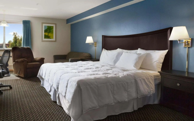Days Inn by Wyndham Lacey Olympia Area