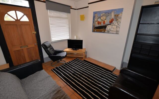 Alluring Holiday Home in Coventry near Herbert Art Gallery