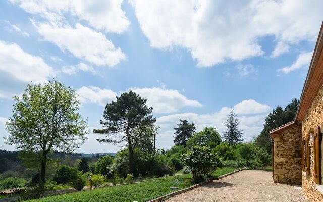 Quaint Holiday Home in Blanquefort-sur-briolance With Pool