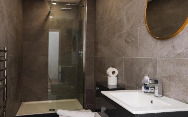 Concert Square Apartments by Happy Days
