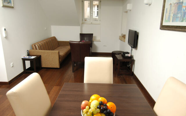 Celenga Apartments with free offsite parking