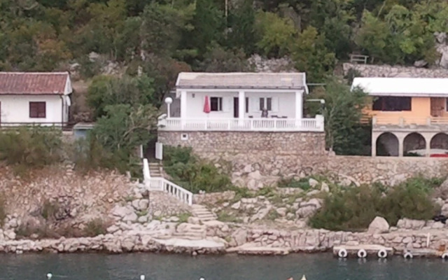 Ivanka - 5m From sea - H