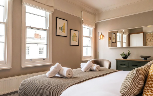 Stunning 2BD Townhouse in Cheltenham