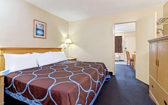 Super 8 by Wyndham Tampa U.S.F. Near Busch Gardens Downtown
