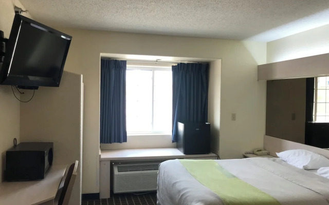 Chadron Inn & Suites