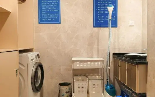 Run Hotel (Yancheng Baolong Square Luming Road)