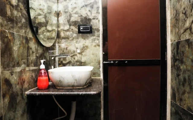Hotel Versova Inn