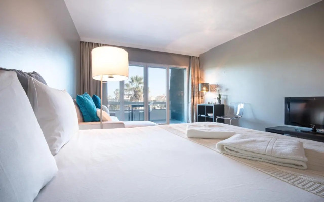 Cascais/Estoril Beachfront Apts