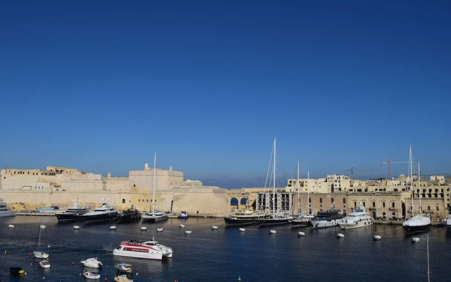 Senglea Seafront Apartment