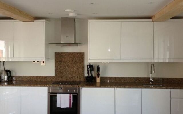 MAX Serviced Apartments Commercial Road