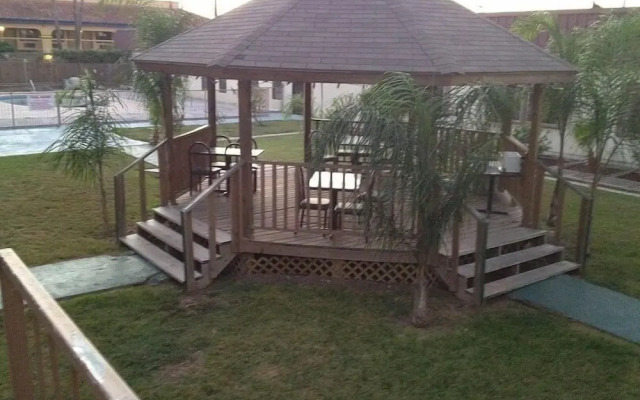 Su Casa Inn & Suites