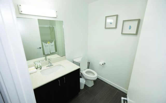 Sunshine Suites at Main St