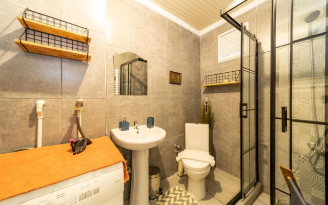 Charming Flat with Refreshing View in Kadikoy