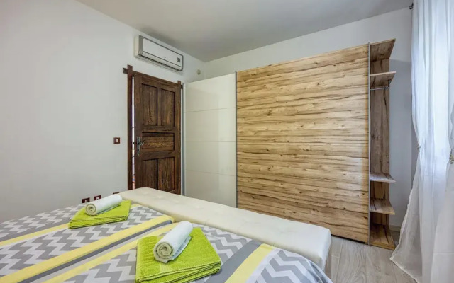 Villa Kristina With Pool