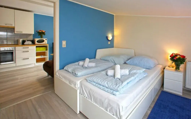 Vintage Houseboats at Niderviller Harbor by Kuhnle-Tours