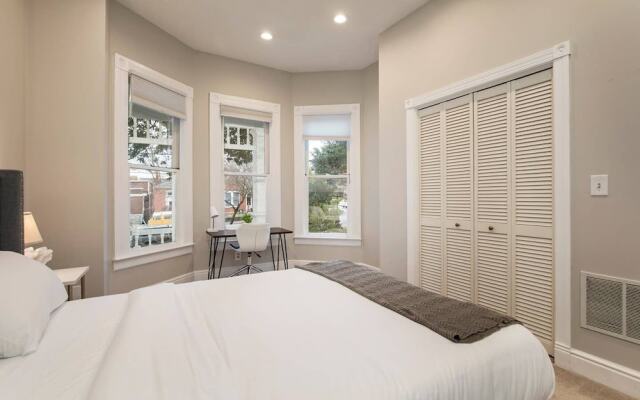 Gorgeous 3BR 2BA on Frankfort | by Cozysuites