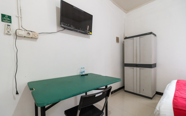 RedDoorz near Terminal Bubulak Bogor