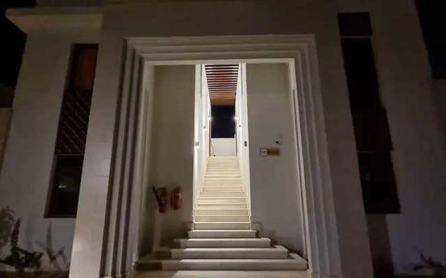 Bright Studio With Pool View Balcony