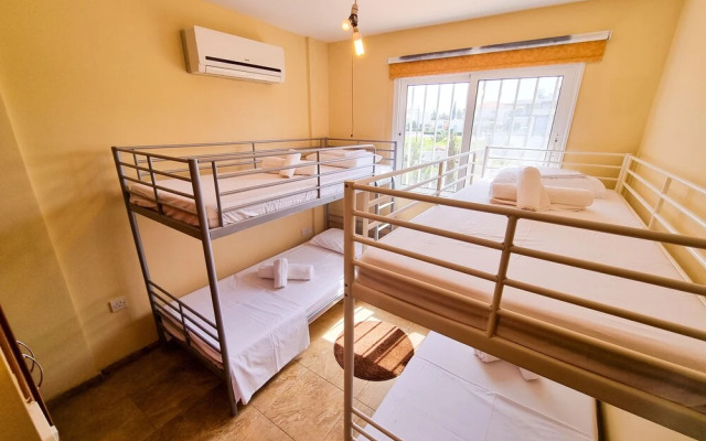 Christina'S Mezoneta