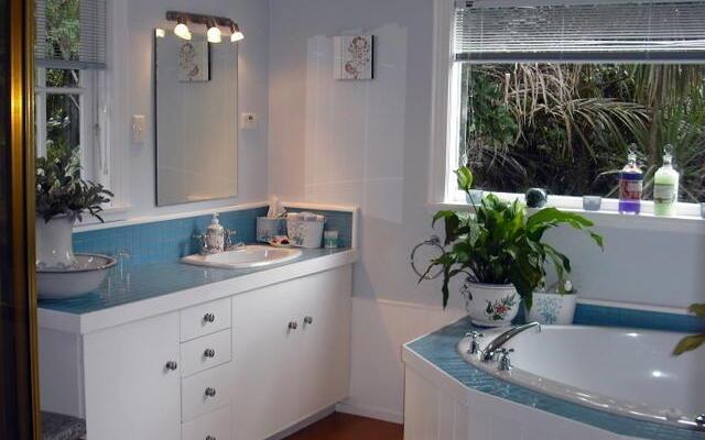 Auckland Birdwood House B&B